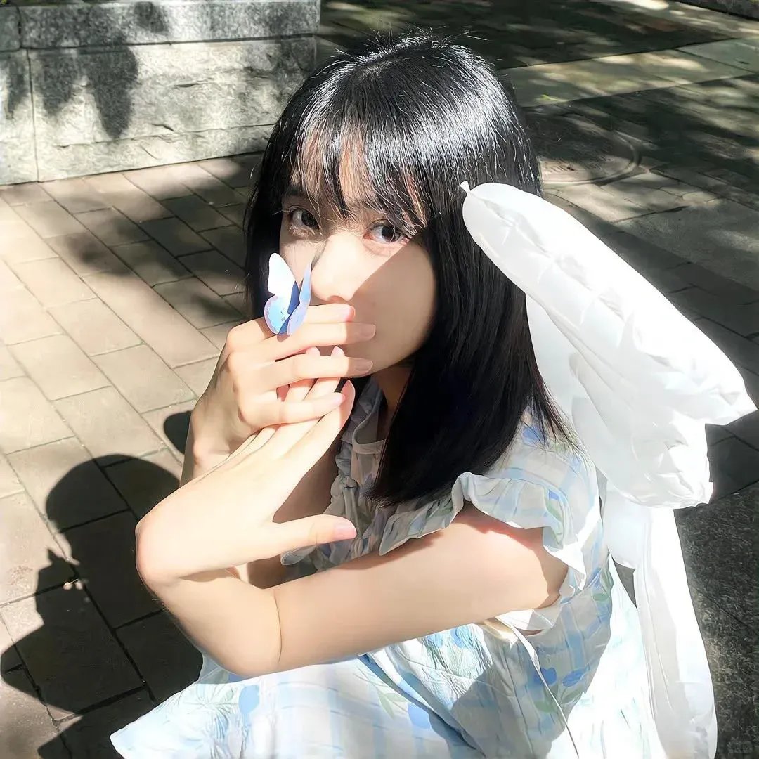 喷火女郎海报